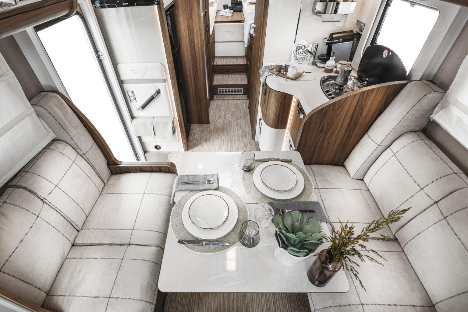 Arca camper semintegrale Europa 745 GLG 017 dinette