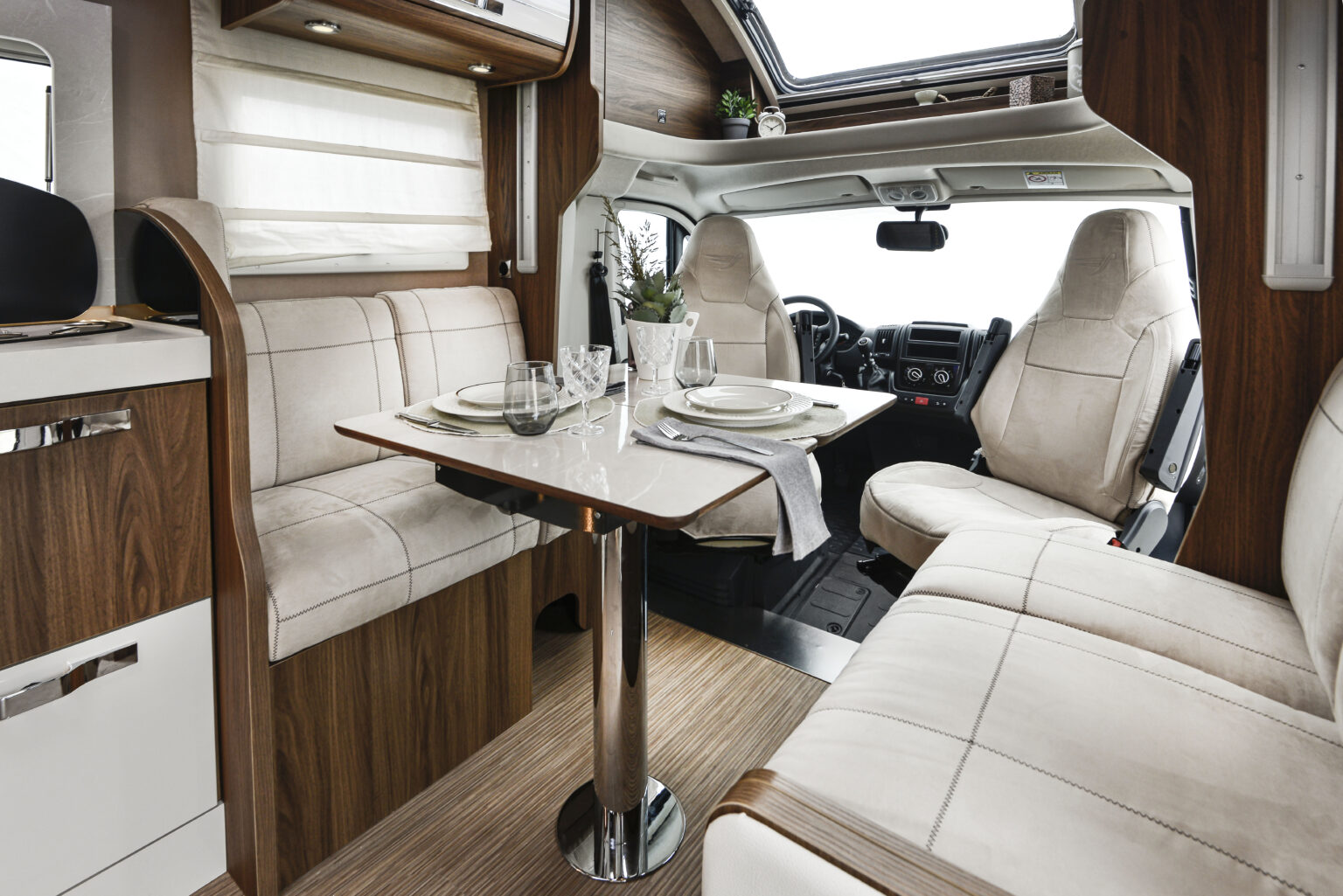 Arca camper semintegrale Europa 745 GLG 017 dinette face à face