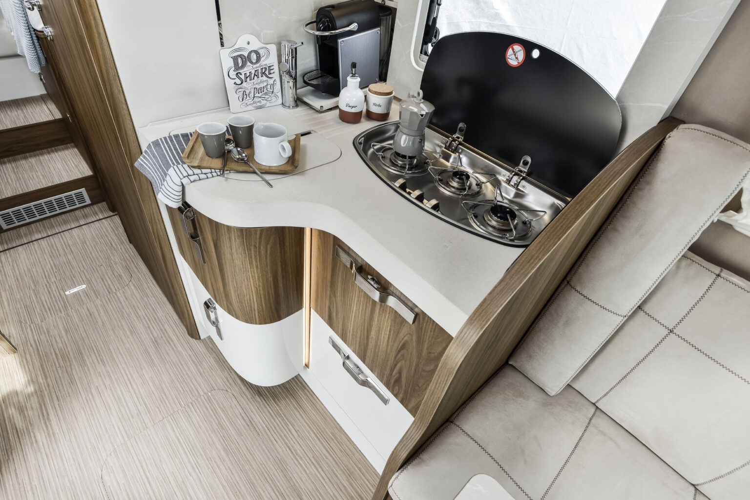 Arca camper semintegrale Europa 745 GLG 017 cucina