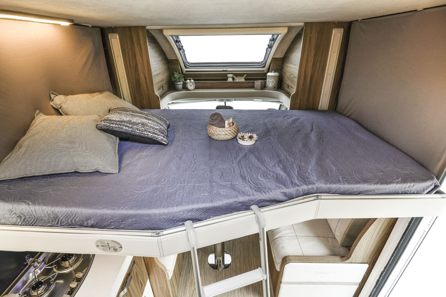 Arca camper semintegrale Europa 745 GLG 017 letto basculante
