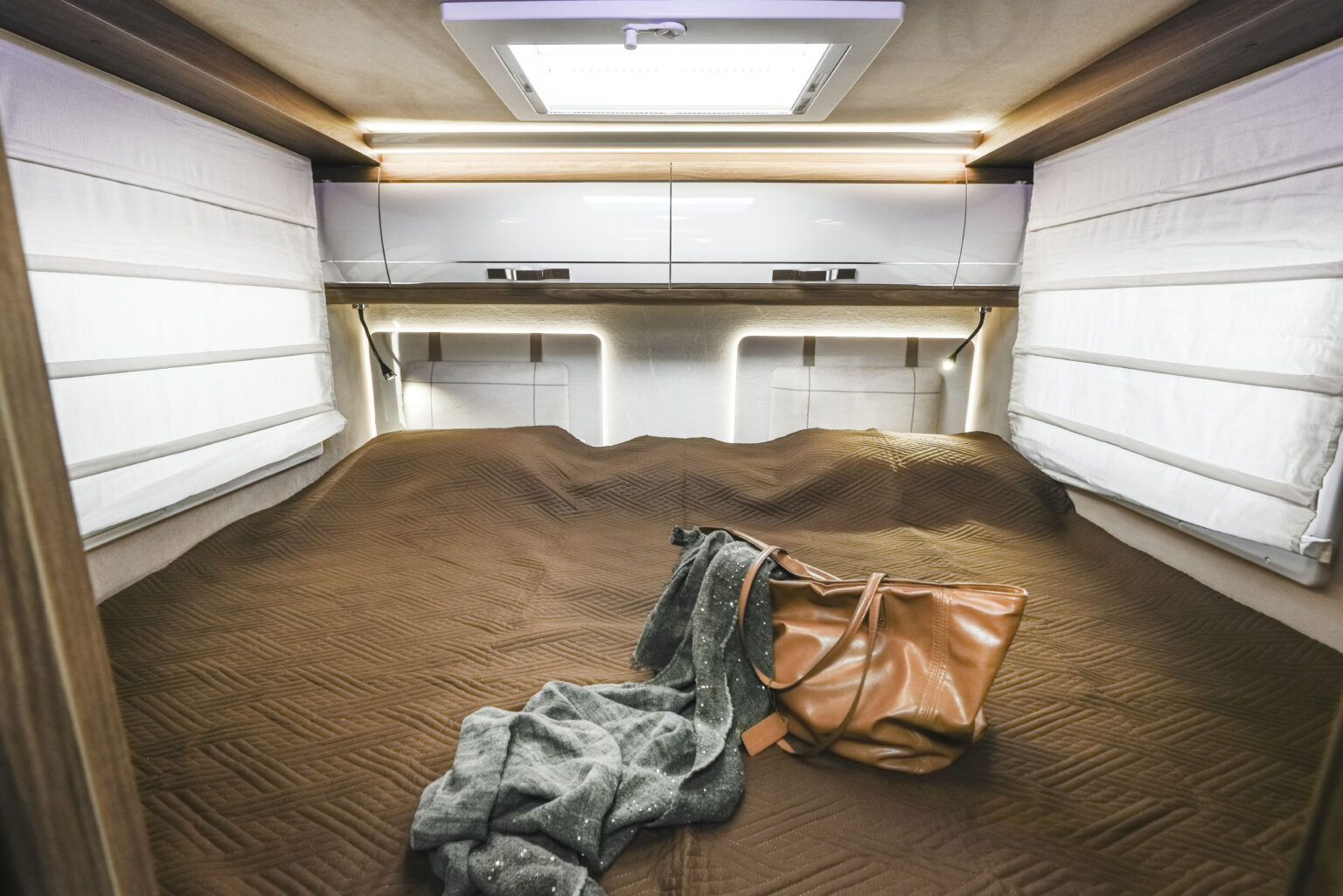 Arca camper semintegrale Europa 745 GLG 017 camera da letto