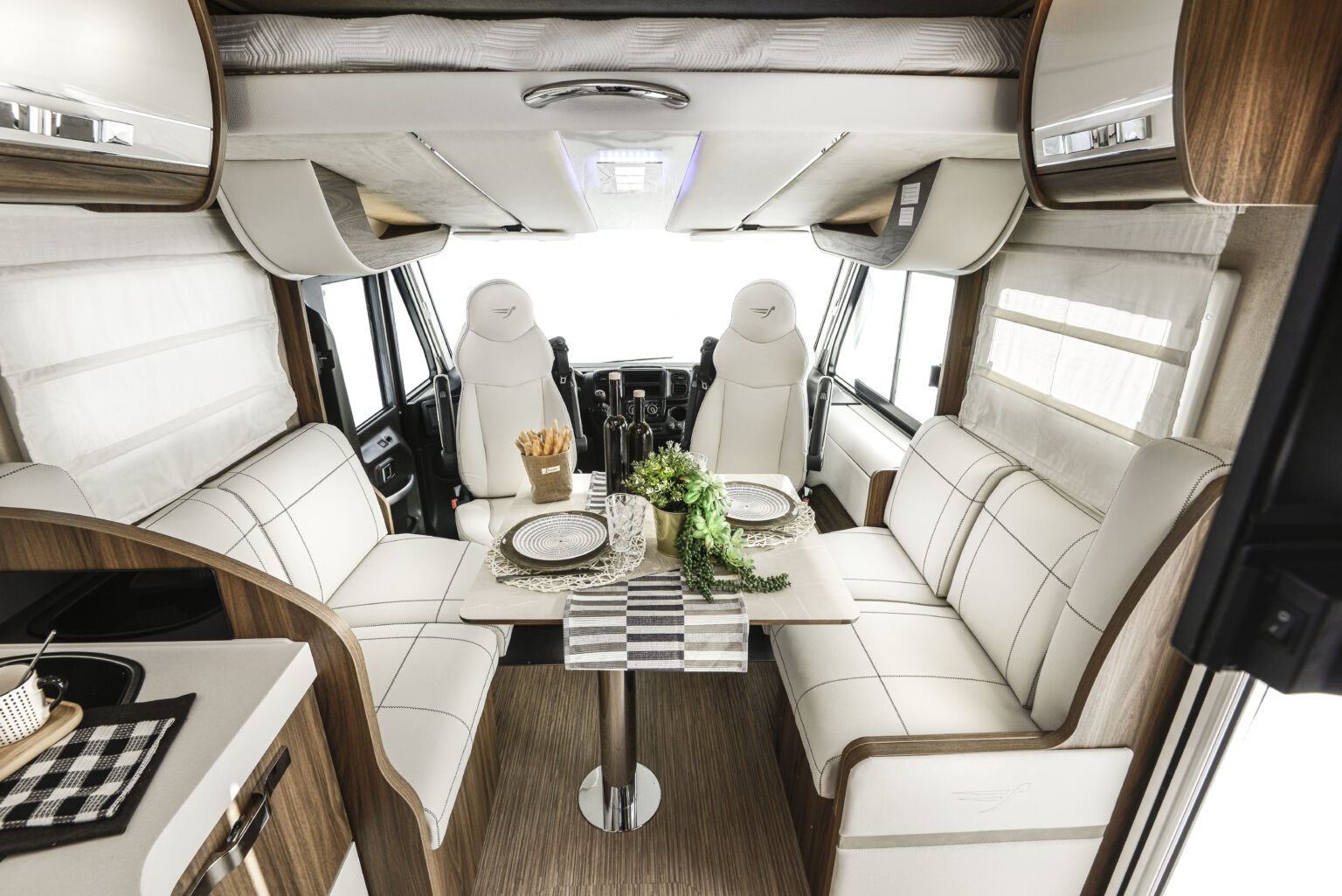 Arca Camper Motorhome H745 GLG 018 dinette face à face