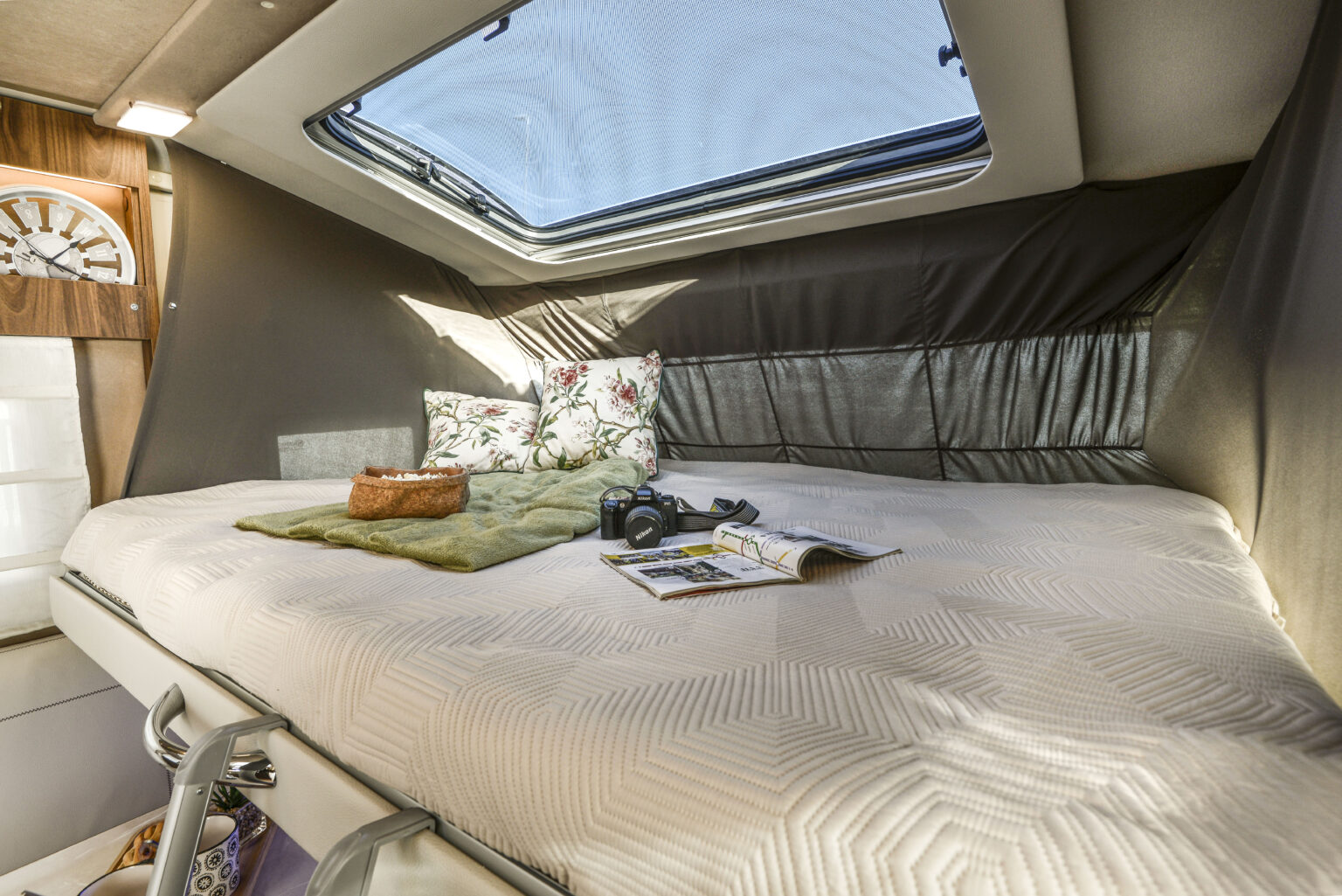 Arca Camper Motorhome H745 GLG 018 letto basculante