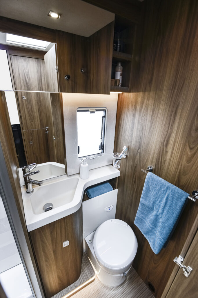 Arca camper semintegrale P699 GLM 011 bagno