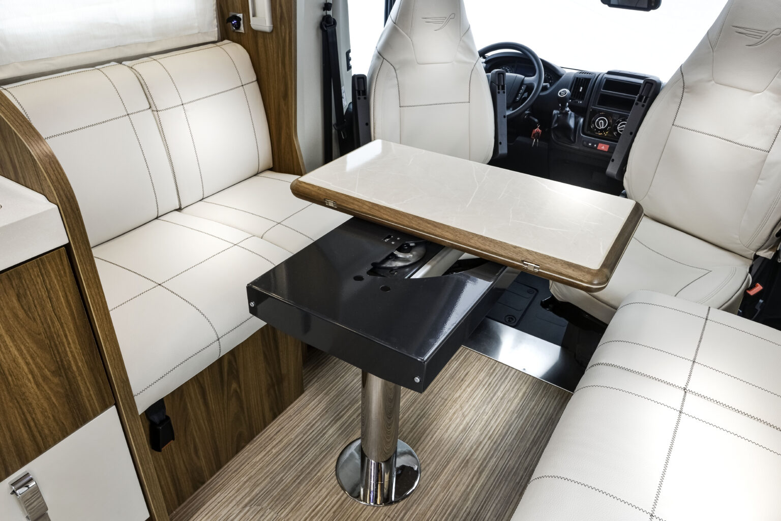 Arca camper semintegrale P699 GLM 011 dinette