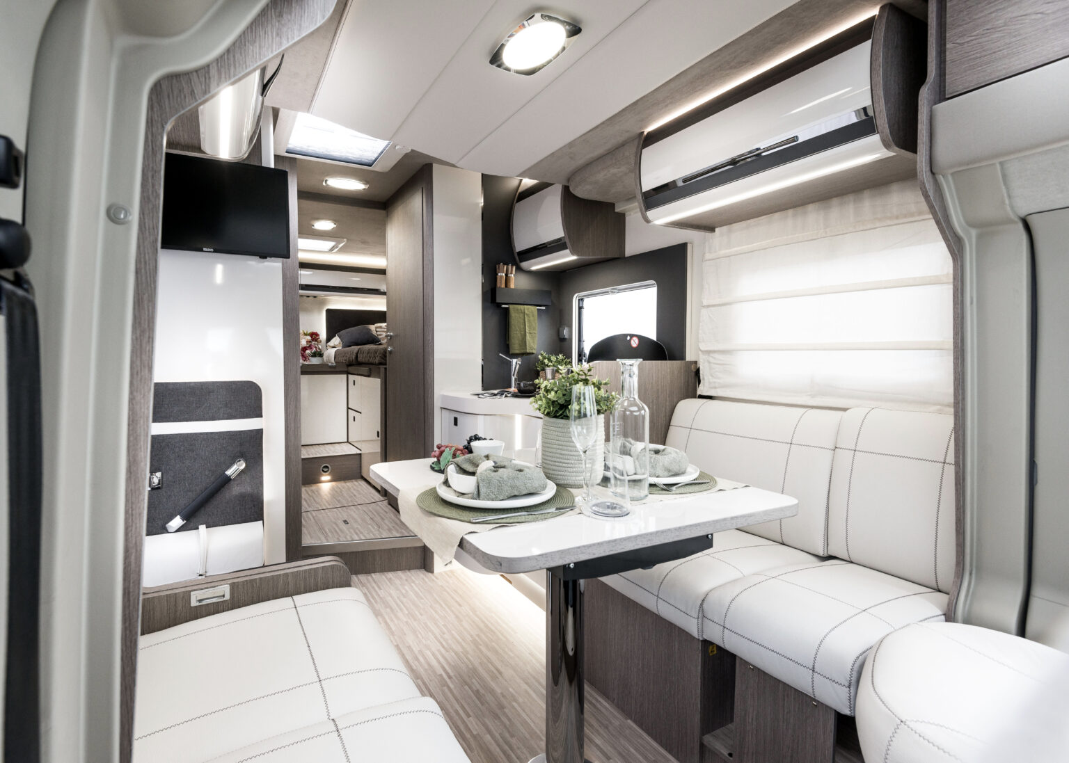 Arca camper semintegrale America 745 GLG 029 dinette face à face
