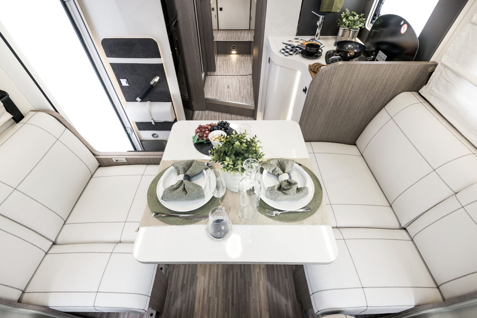 Arca camper america motorhome 745 GLC dinette face à face