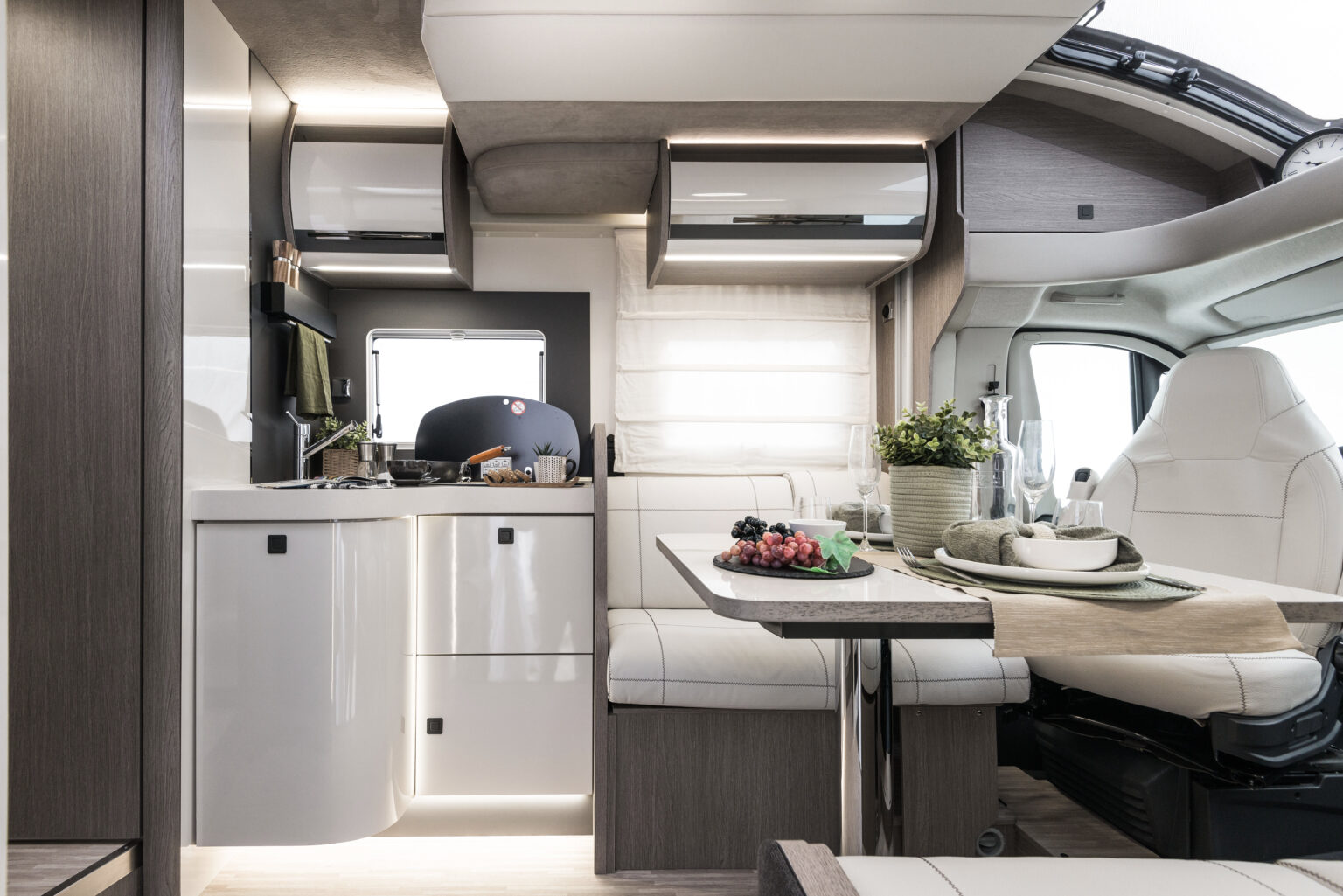 Arca camper semintegrale America 745 GLG 036 dinette