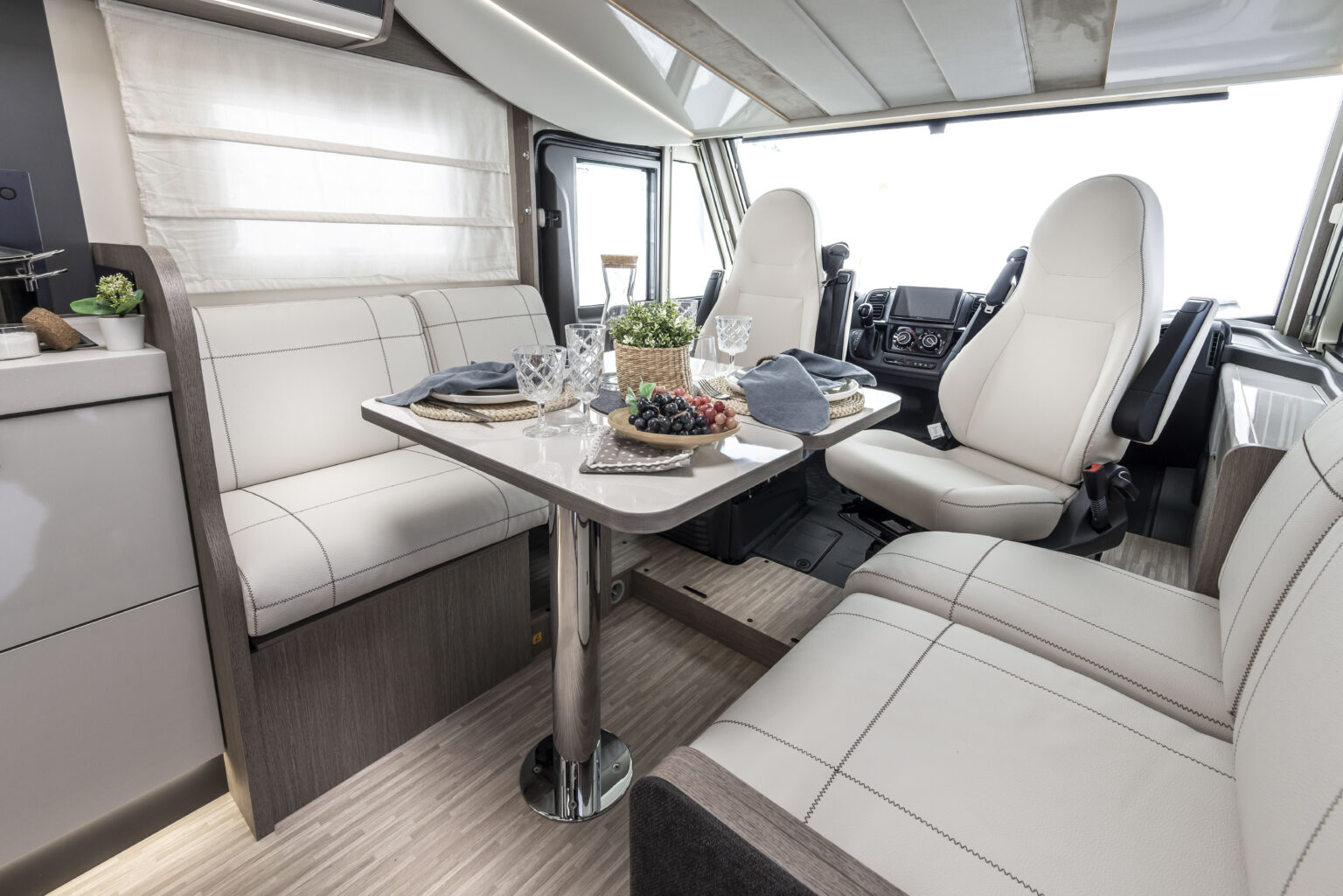 Arca camper motorhome 745 GLC dinette face à face