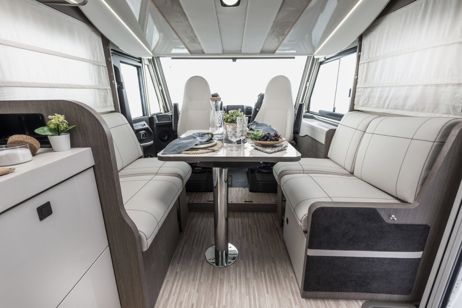 Arca camper america motorhome 745GLC 037 dinette face à face