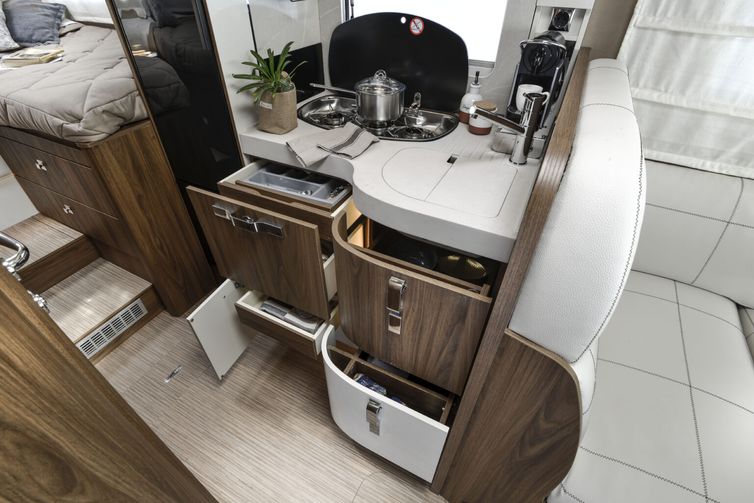 Arca camper motorhome new deal H699GLG cassetti cucina