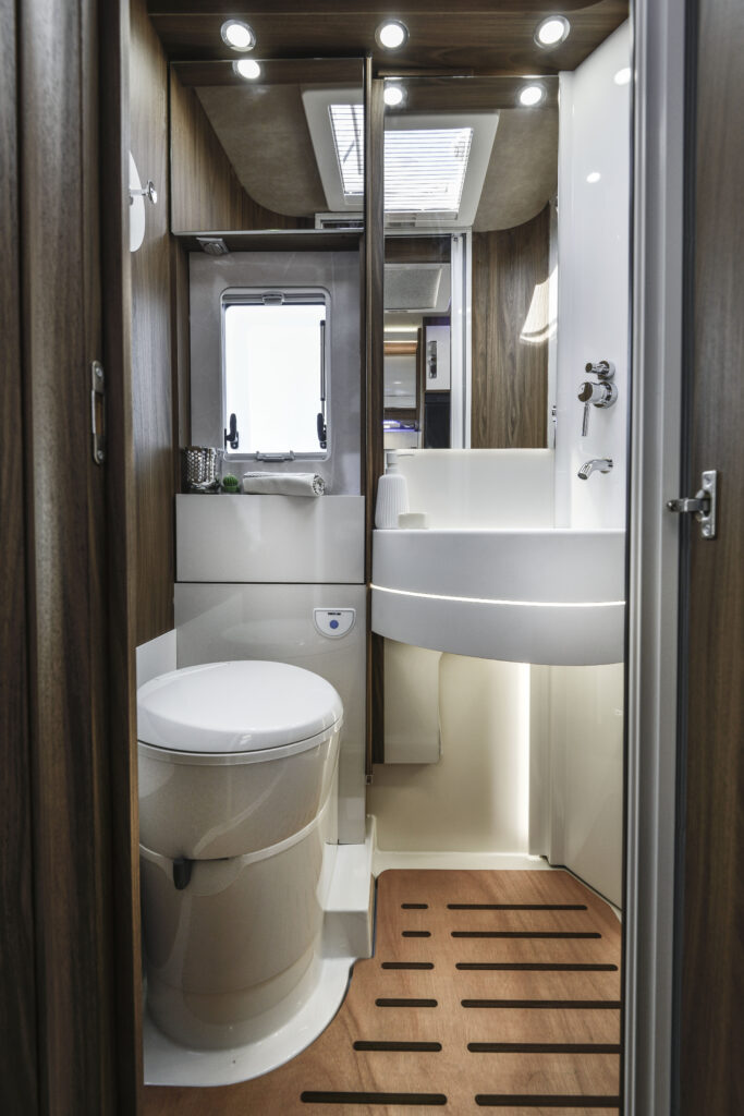 Arca camper motorhome new deal H699GLG bagno