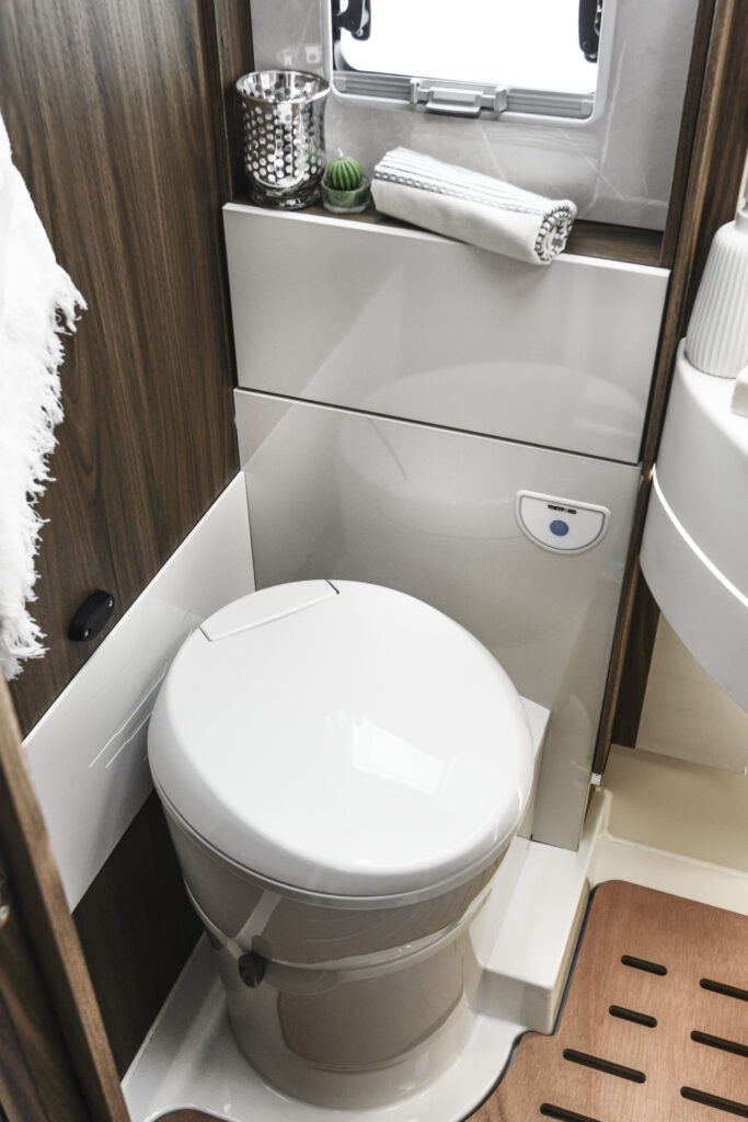 Arca camper motorhome new deal H699GLG bagno