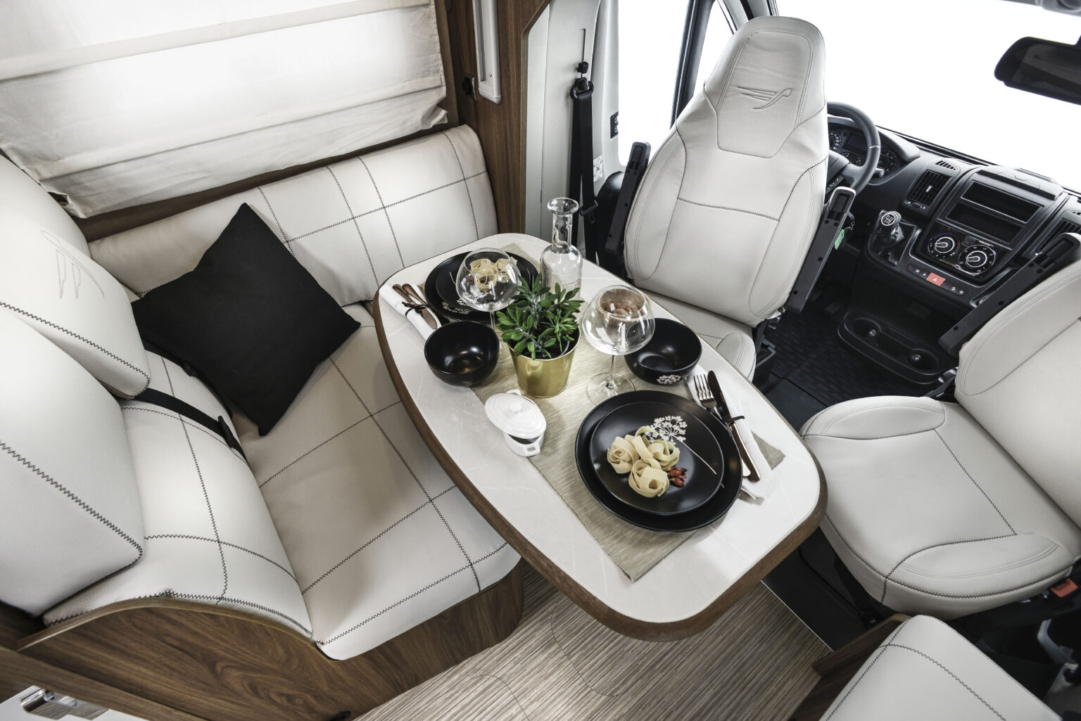 Arca camper semintegrale P699GLG 012 dinette