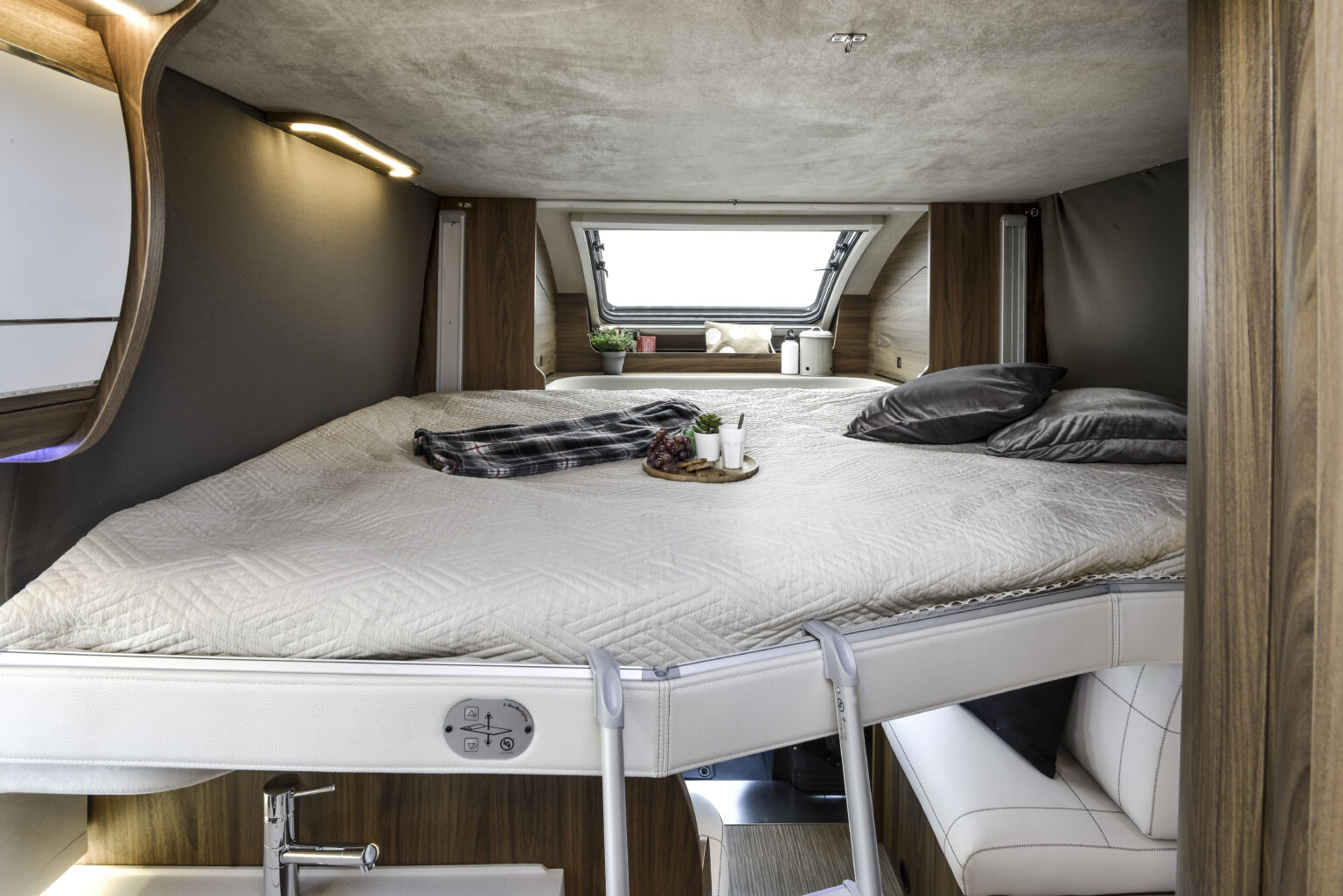 Arca camper semintegrale P699GLG 012 letto basculante