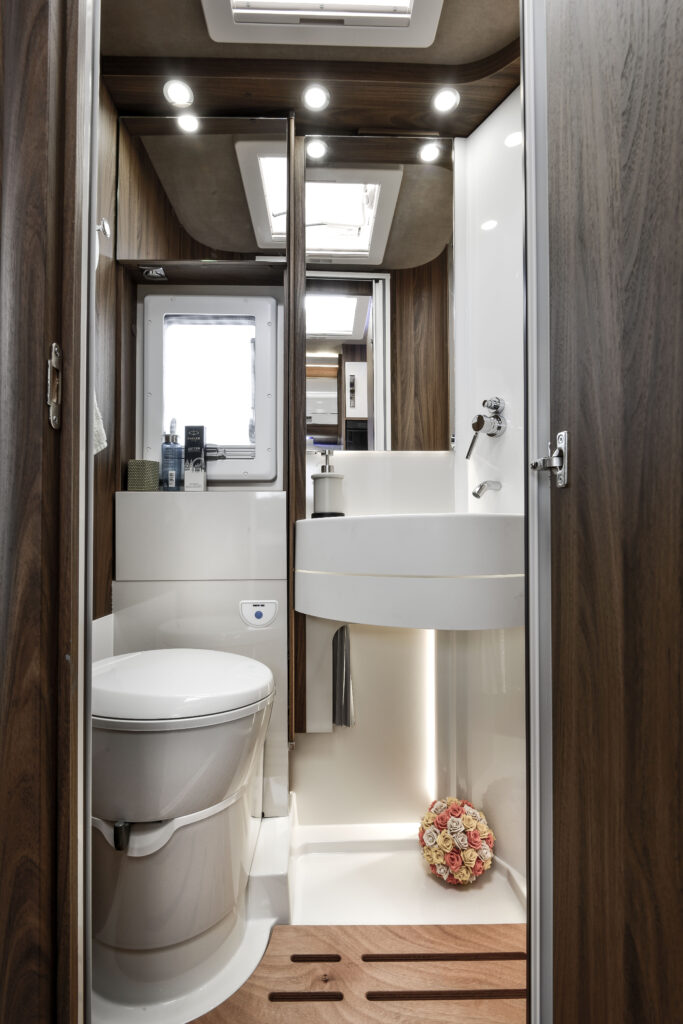 Arca camper semintegrale P699GLG 012 bagno