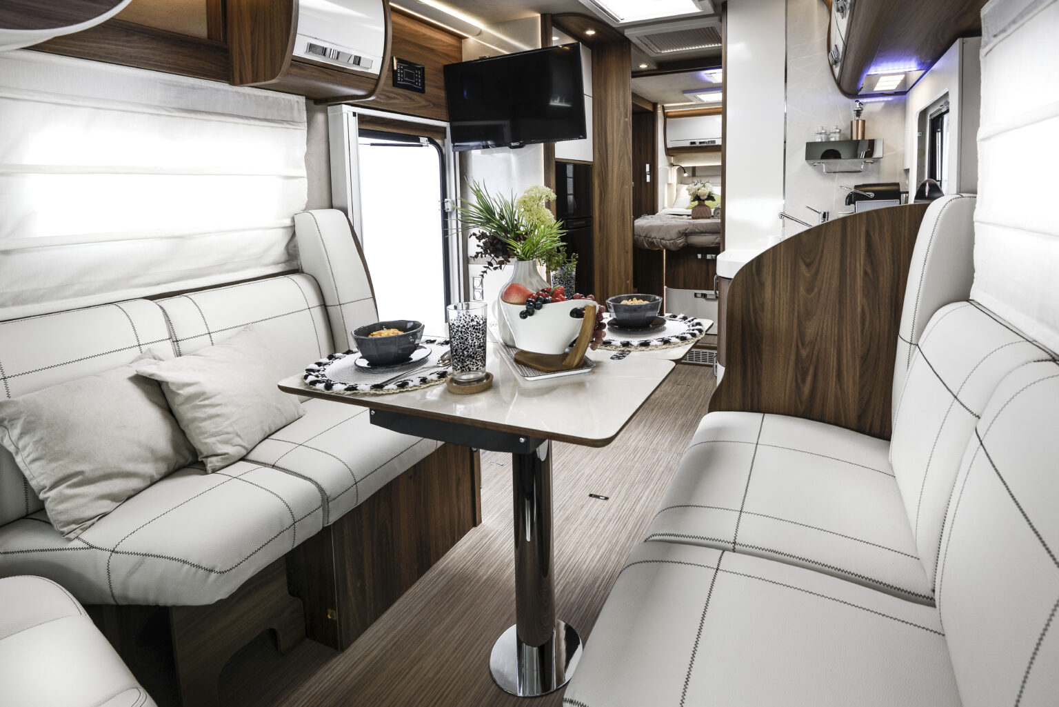 Arca camper motorhome H745GLC 009 dinette