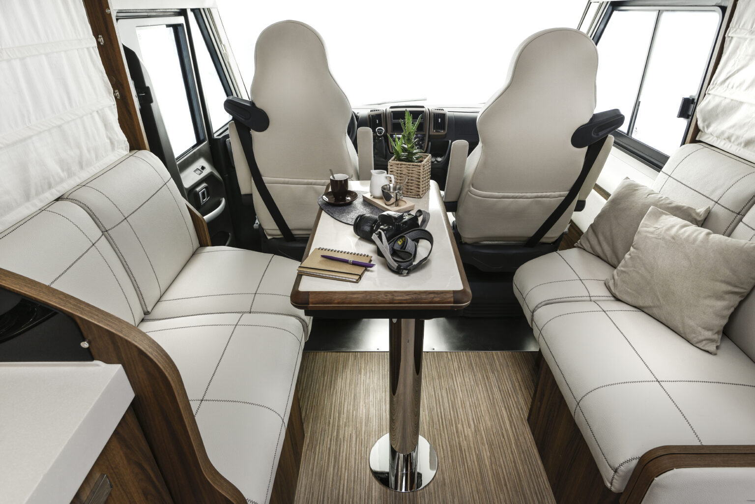 Arca Camper Motorhome H745 GLG 018 dinette