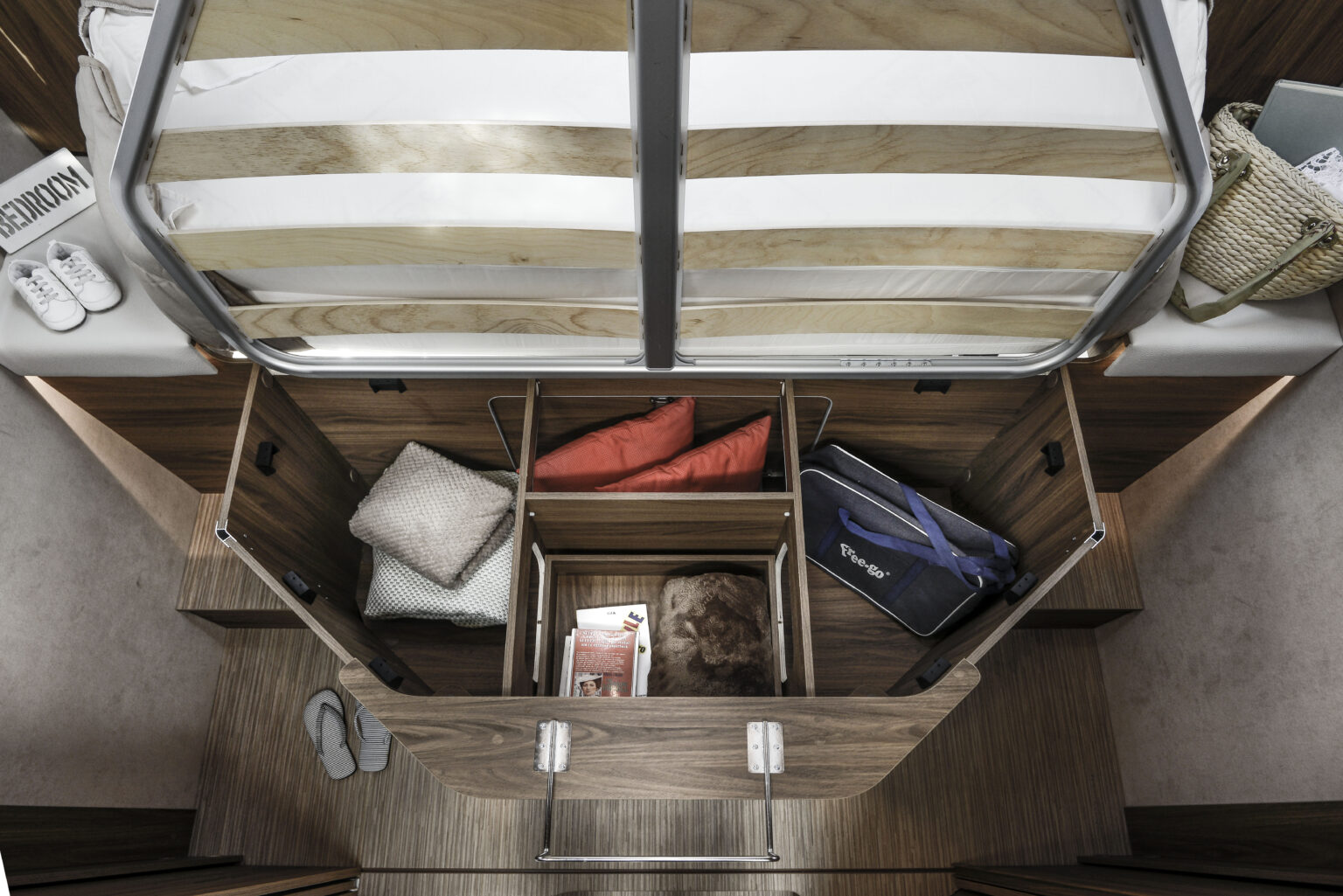 Arca camper motorhome Europa 745 glc 029 cassetti