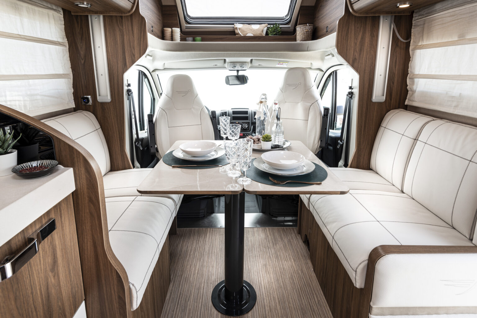 Arca camper motorhome Europa 745 glc 029 dinette