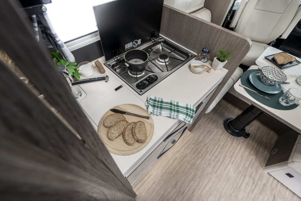Arca camper compatto C 699 LC cucina