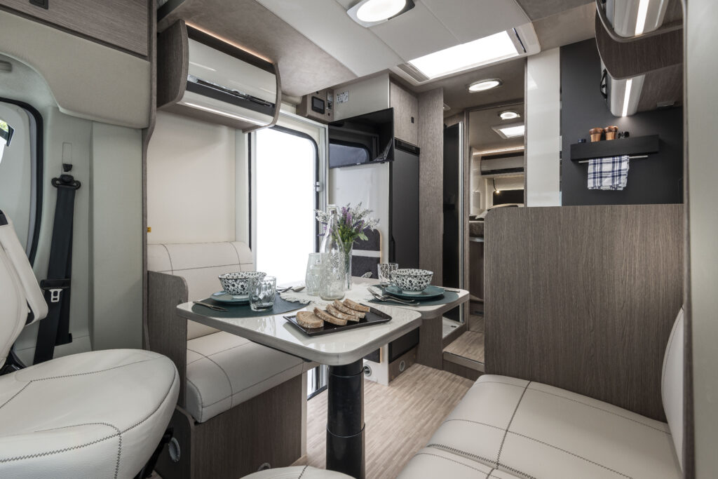 Arca camper compatto C 699 LC dinette