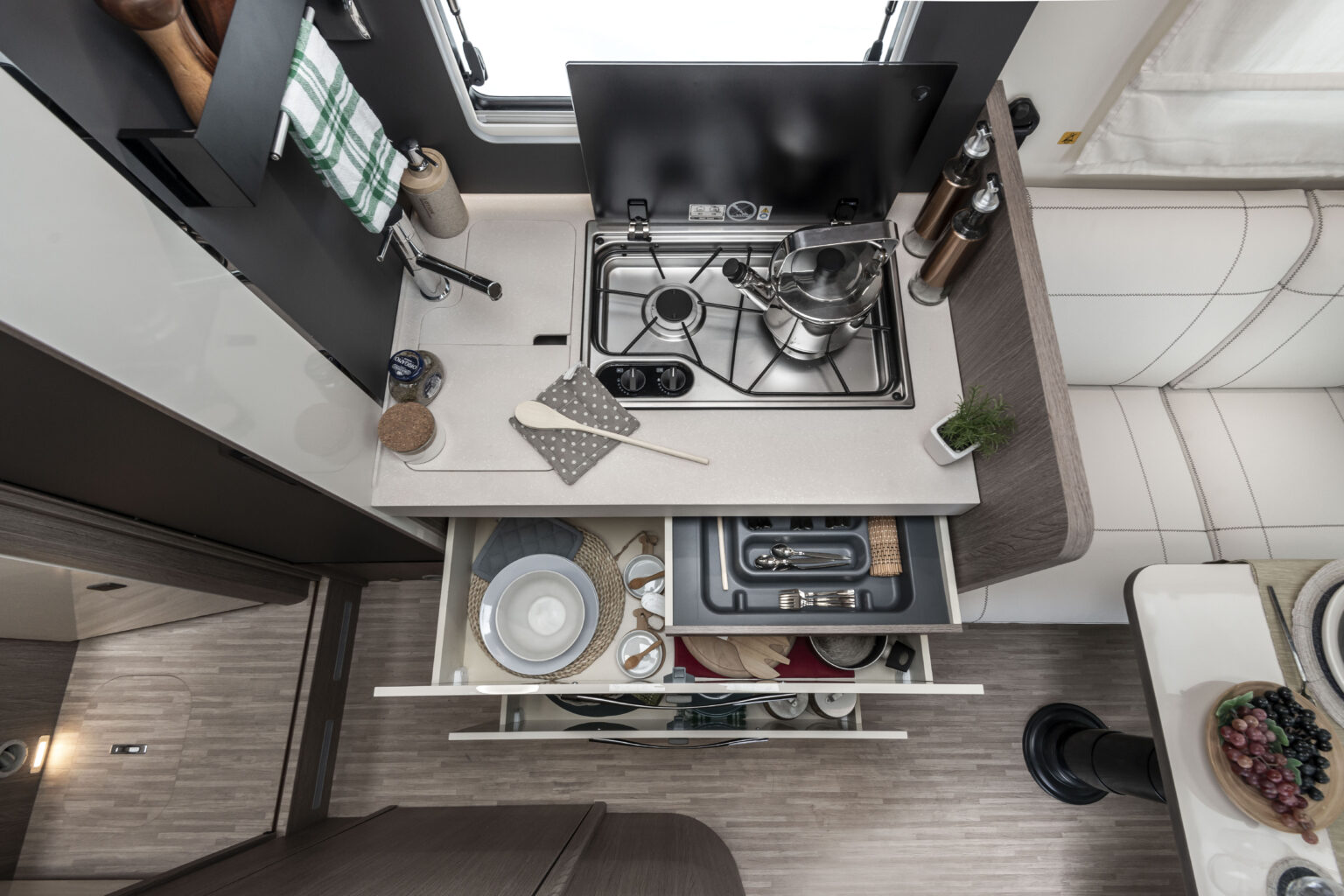 Arca camper compatto C LG 699 cucina