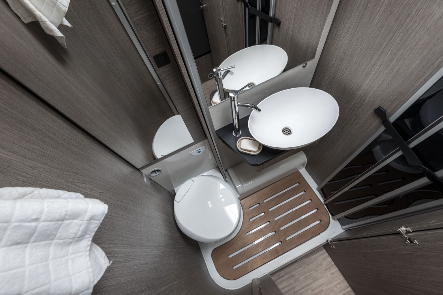 Arca camper compatto C 699 LG bagno