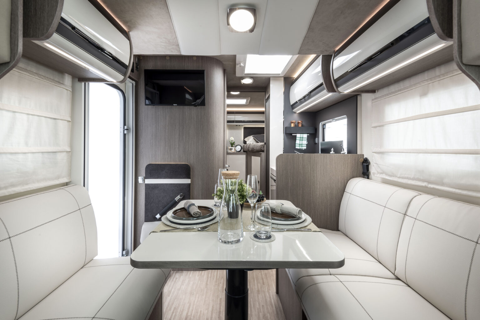 Arca camper compatto C 699 LG dinette face à face