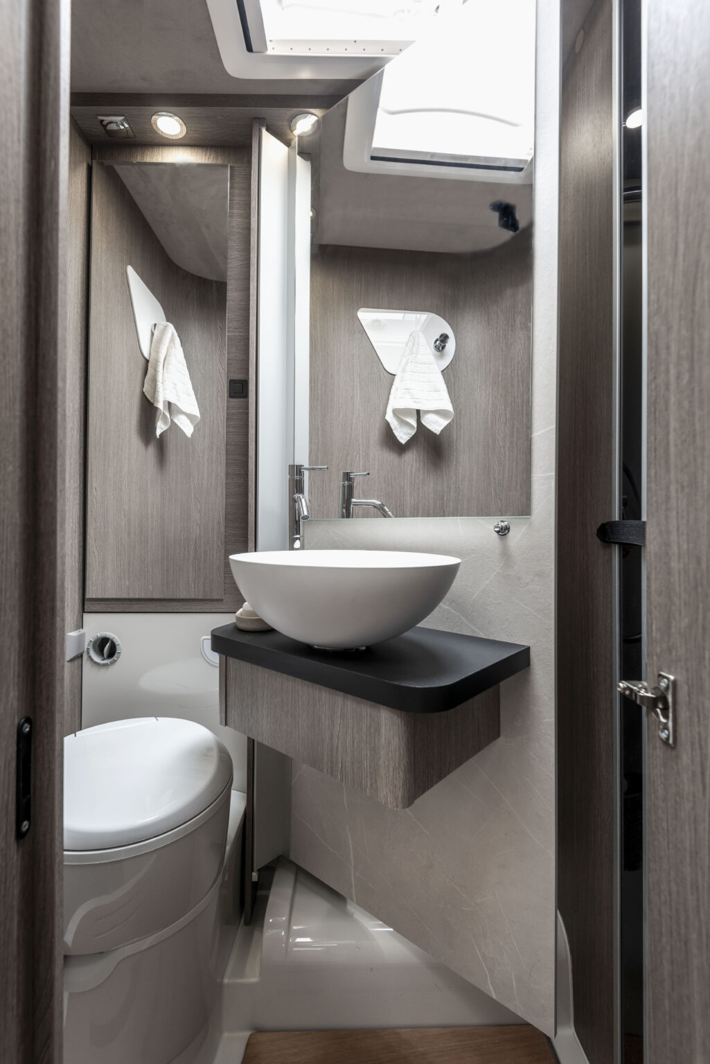 Arca camper compatto C 699 LG bagno