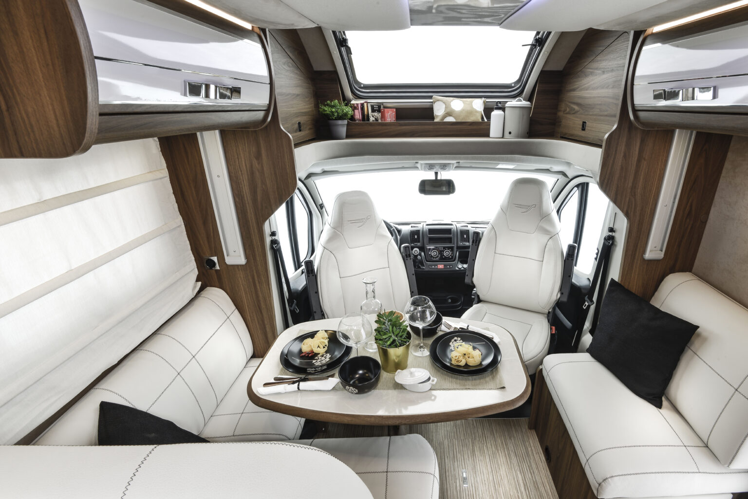 Arca Europa New deal dinette camper semintegrale